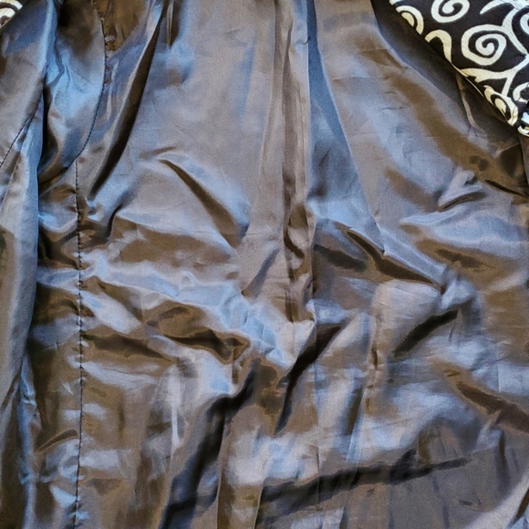 Very Vineyard Black/White Swirl Rayon Jacket size M- cool buttons - Picture 6 of 8
